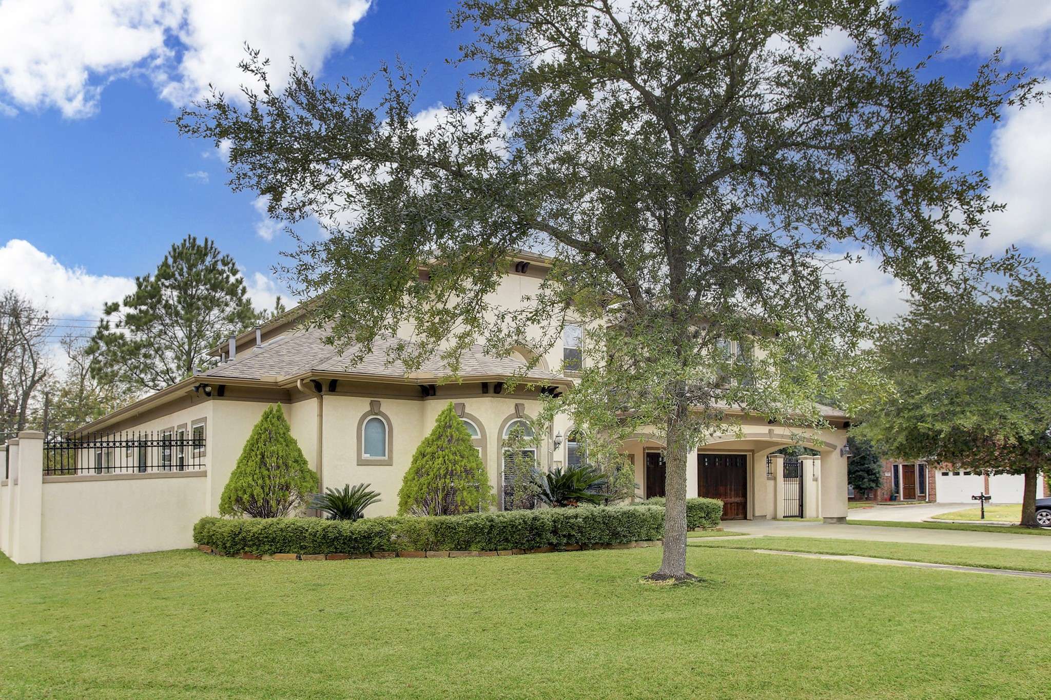 5 Cardwell CT, Spring Valley Village, TX 77055