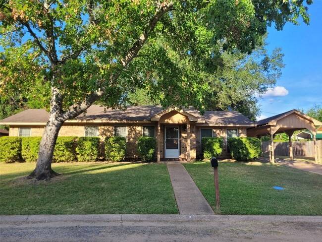 206 Valley LN, Crockett, TX 75835