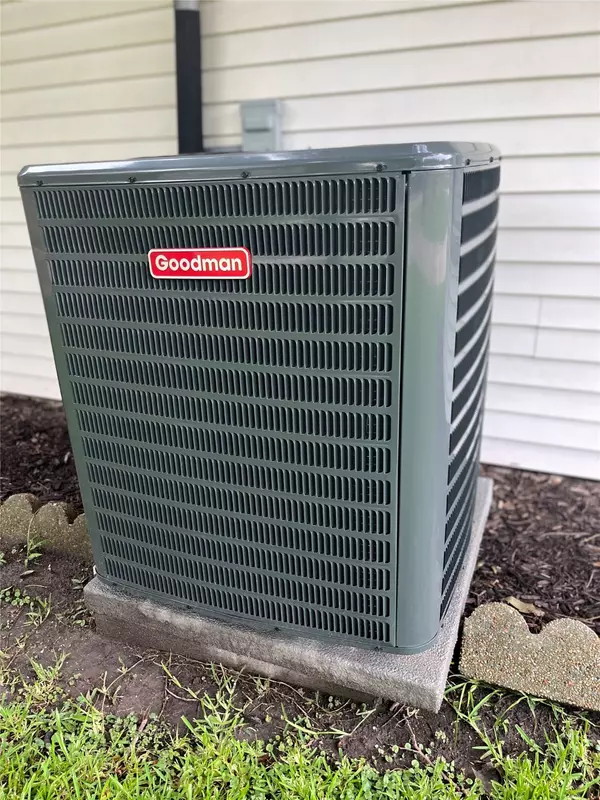 Highlands, TX 77562,205 Kerry RD