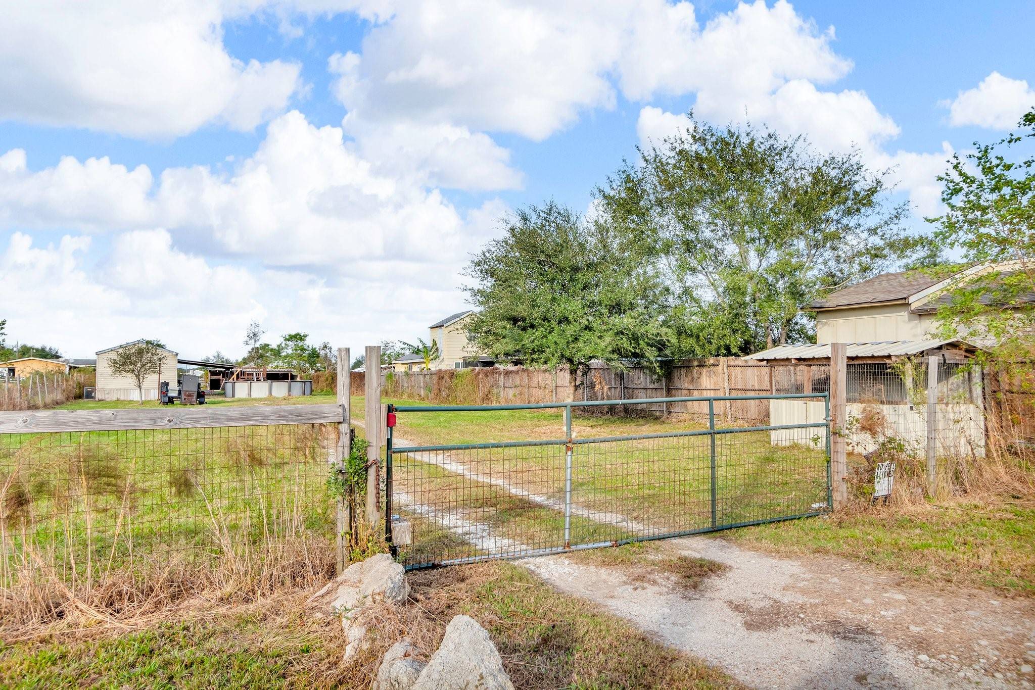 1043 County Road 3548, Cleveland, TX 77327