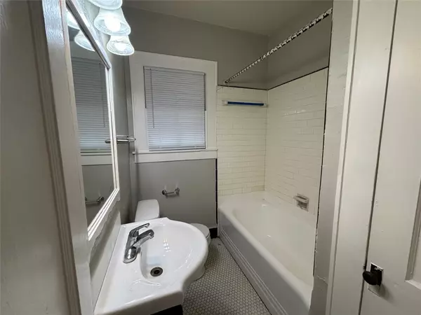 Galveston, TX 77550,2214 Avenue O 1/2 #UP