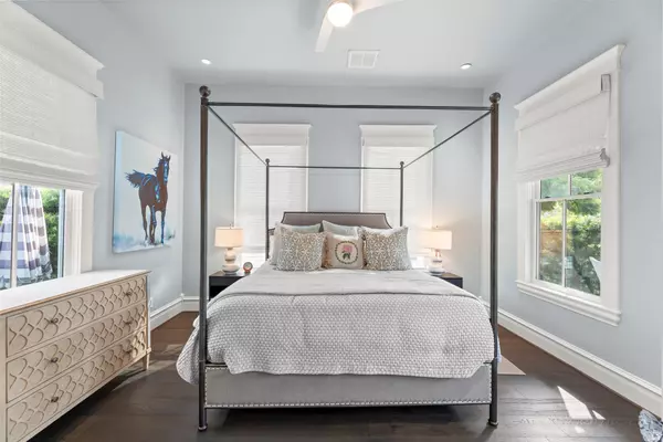 Houston, TX 77007,1810 Kane ST