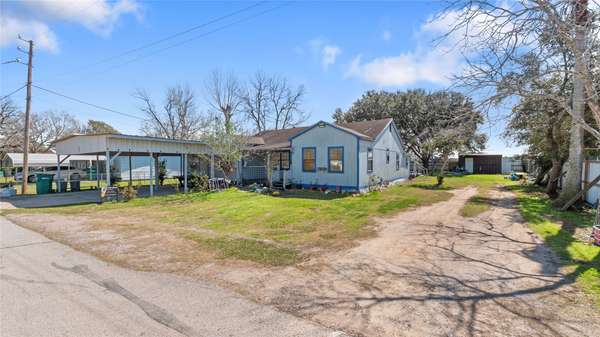 305 Mary Rose, Ganado, TX 77962