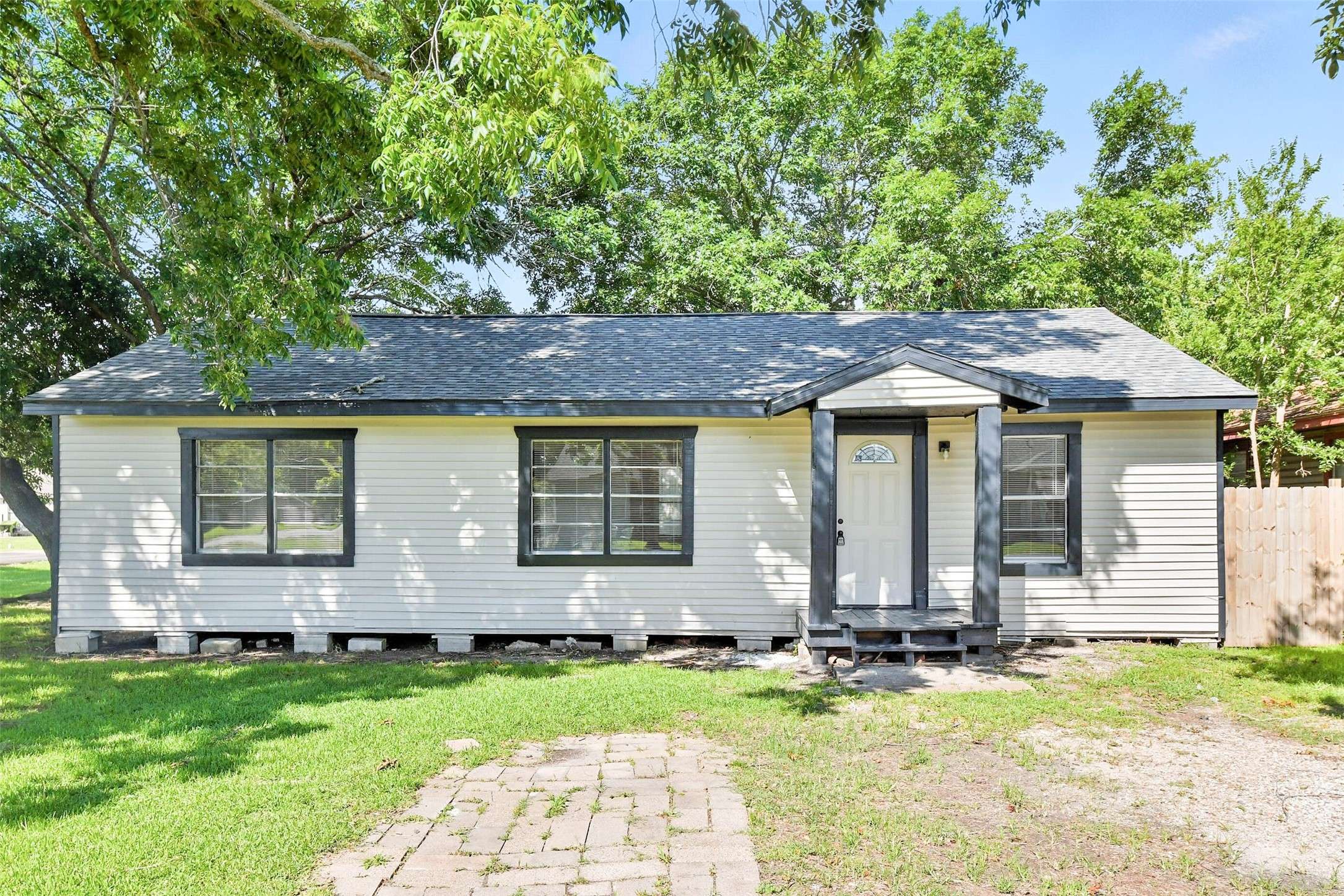 622 S Idaho ST, La Porte, TX 77571
