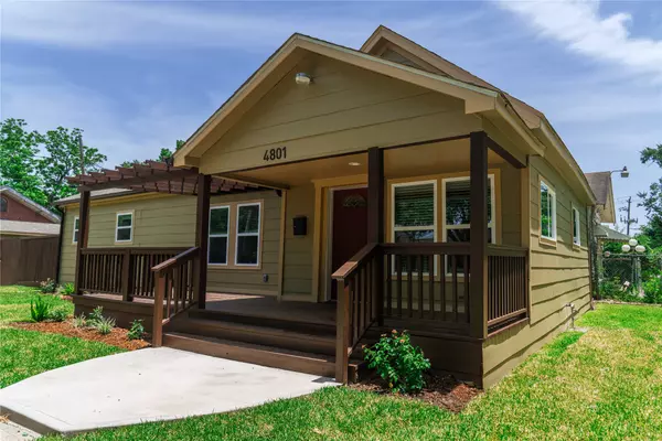 4801 Walker ST, Houston, TX 77023