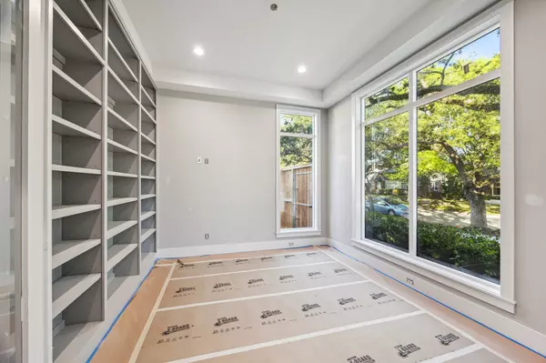 Houston, TX 77098,2205 North BLVD