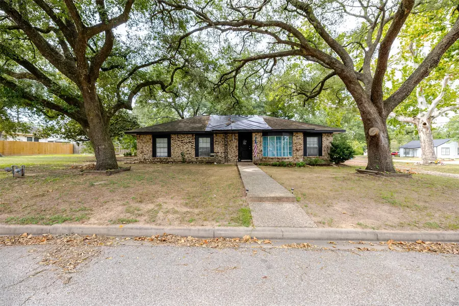 2106 Cherry ST, Waller, TX 77484