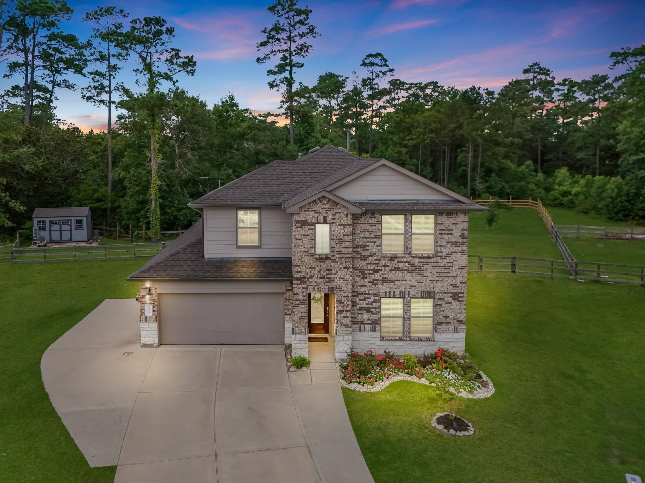 542 Kickapoo DR, Anahuac, TX 77514