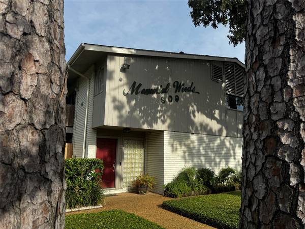 909 Silber RD #11, Houston, TX 77024