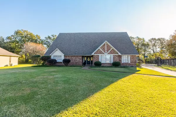 1210 Nottingham LN, Beaumont, TX 77706