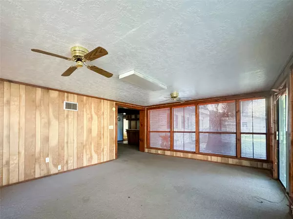 Columbus, TX 78934,206 Oak Cluster DR