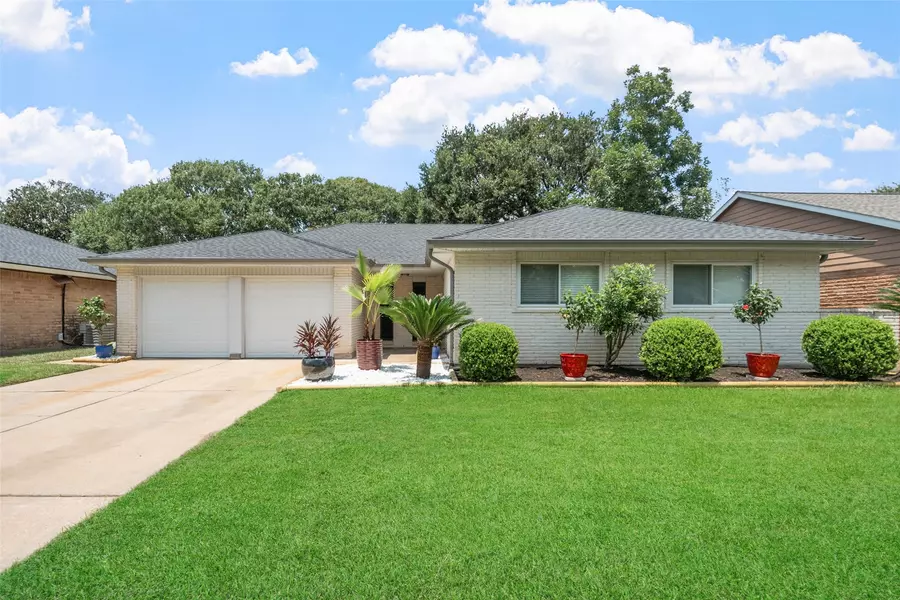 919 Buoy RD, Houston, TX 77062