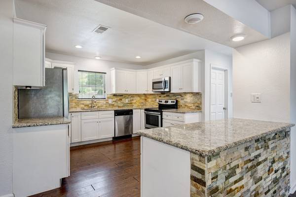 5911 W West Bellfort AVE, Houston, TX 77035