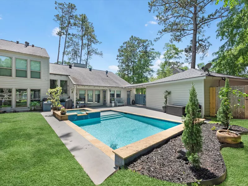 42 Huntsmans Horn CIR, Spring, TX 77380