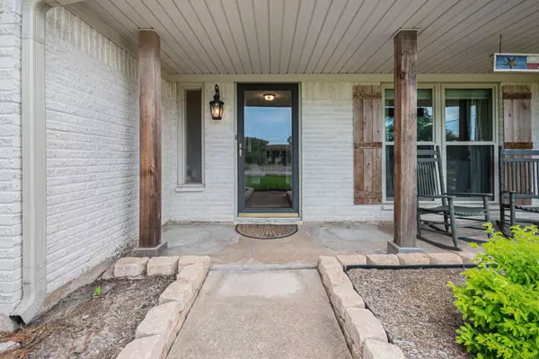 Hitchcock, TX 77563,301 Mimosa DR