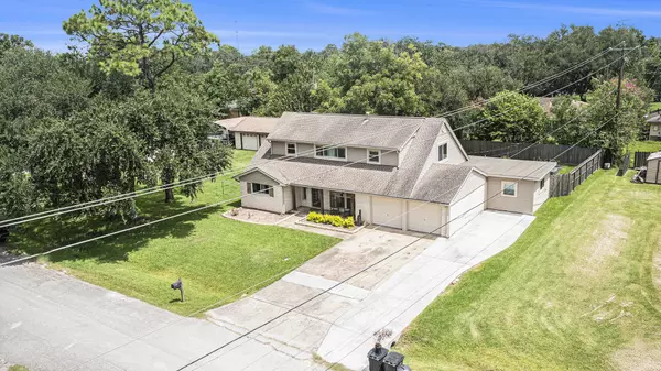 Hitchcock, TX 77563,301 Mimosa DR