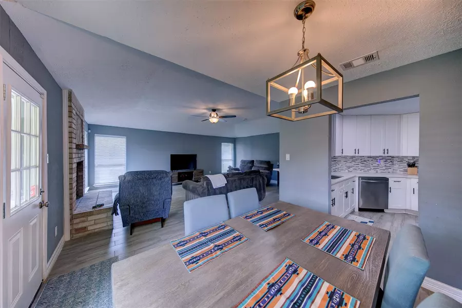 2331 Tall Ships DR, Friendswood, TX 77546