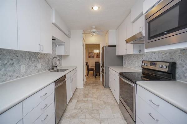 381 N Post Oak LN,  Houston,  TX 77024