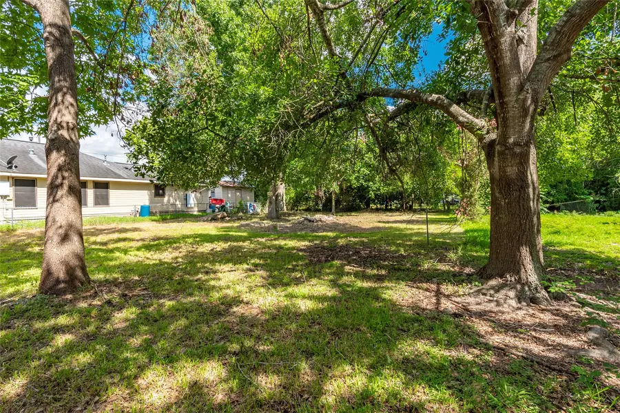 1030 Reverend B J Lewis DR, Houston, TX 77088
