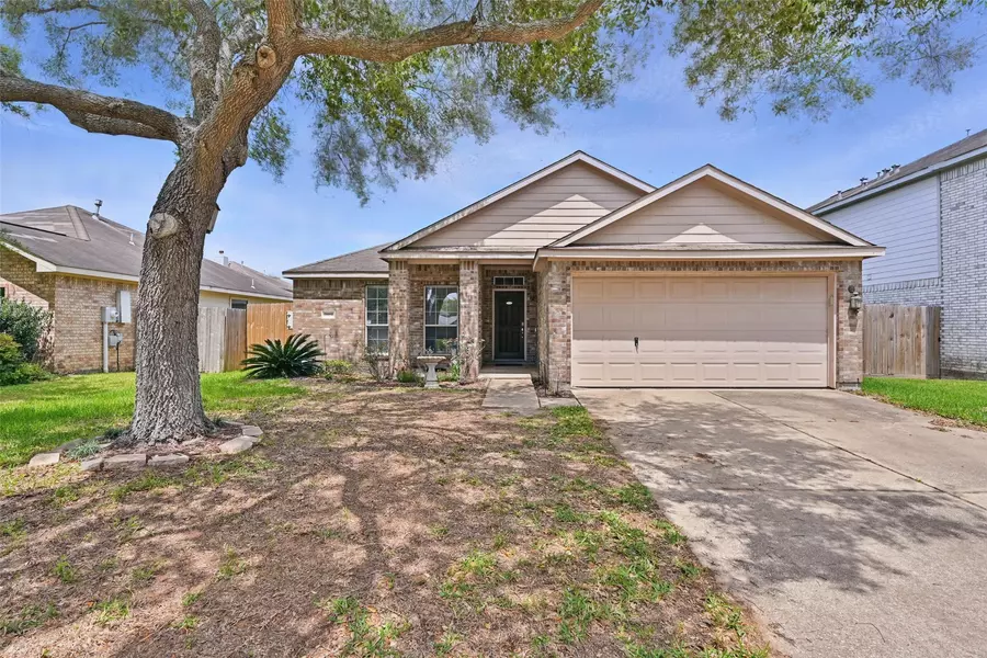 7918 Leaning Oak DR, Texas City, TX 77591