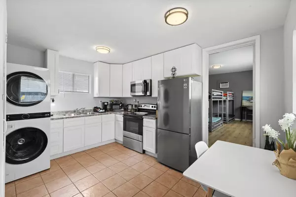 4018 Sealy ST, Galveston, TX 77550