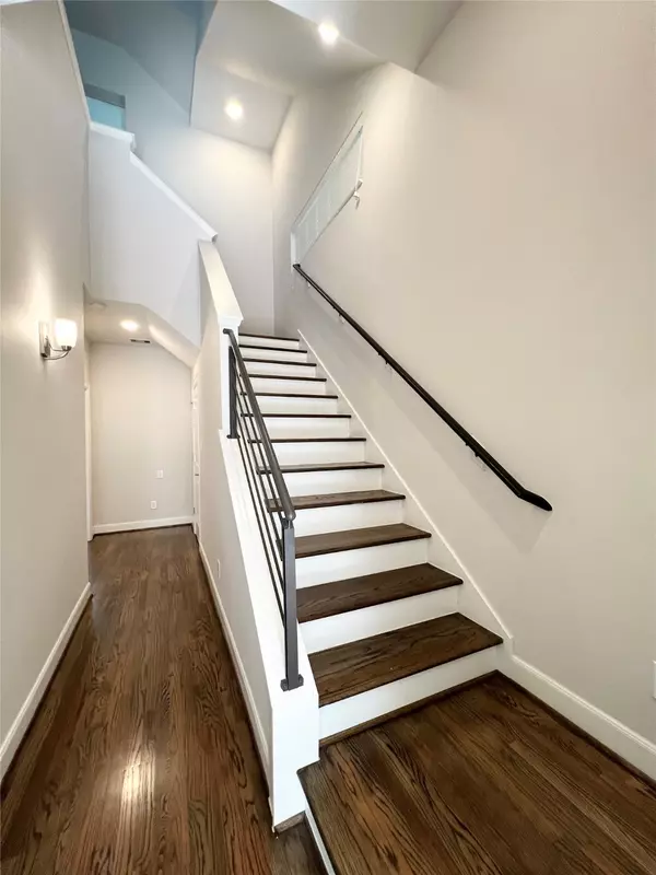 Houston, TX 77008,942 W 18th ST