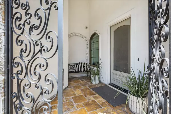 Houston, TX 77056,5310 Woodway DR