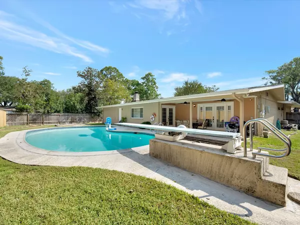 1615 Redway LN, Houston, TX 77062