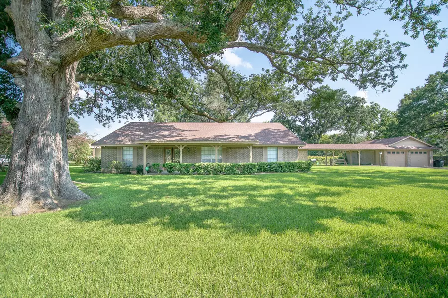 1655 E South ST, Alvin, TX 77511