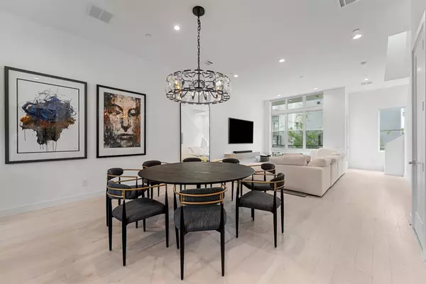 Houston, TX 77055,5854 E Post Oak LN