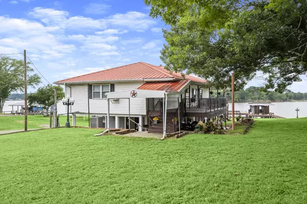 Trinity, TX 75862,226 Sandy DR