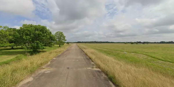 137 Stampede TRL, Angleton, TX 77515
