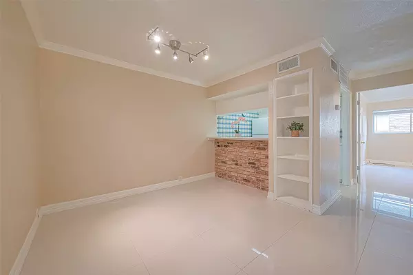 Houston, TX 77057,2121 Fountain View DR #22