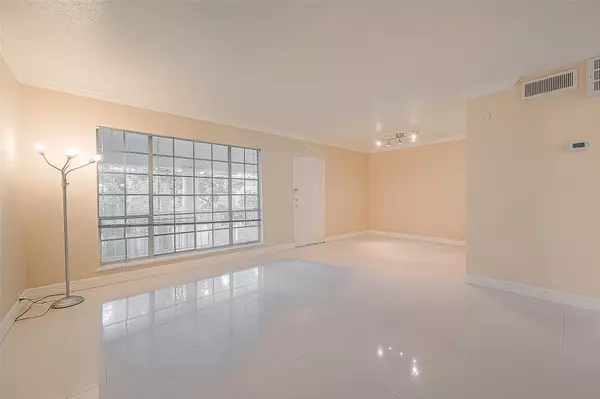Houston, TX 77057,2121 Fountain View DR #22