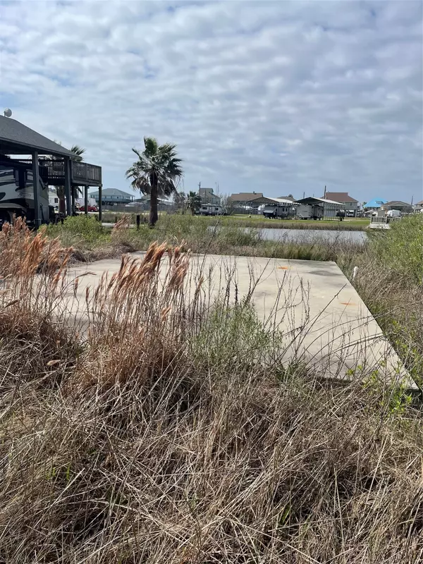 1279 Diamond RD,  Crystal Beach,  TX 77650