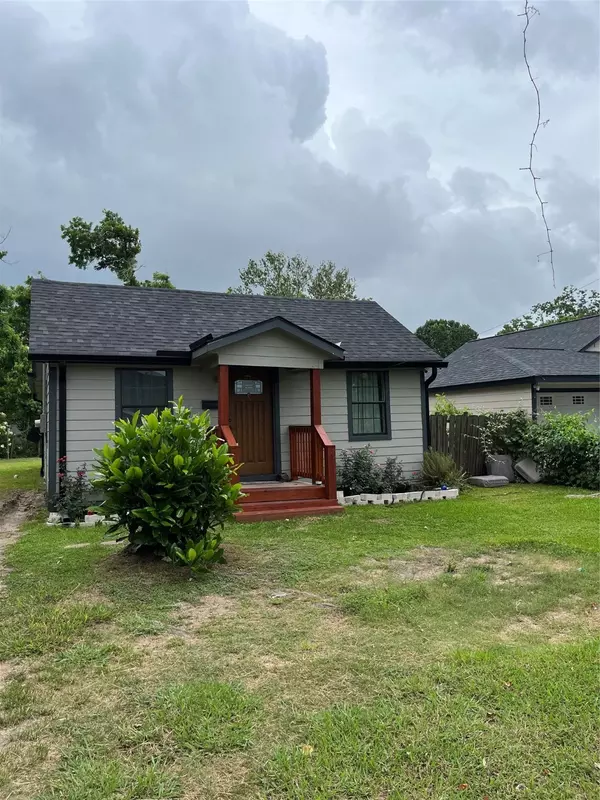 309 Aycock ST, Clute, TX 77531