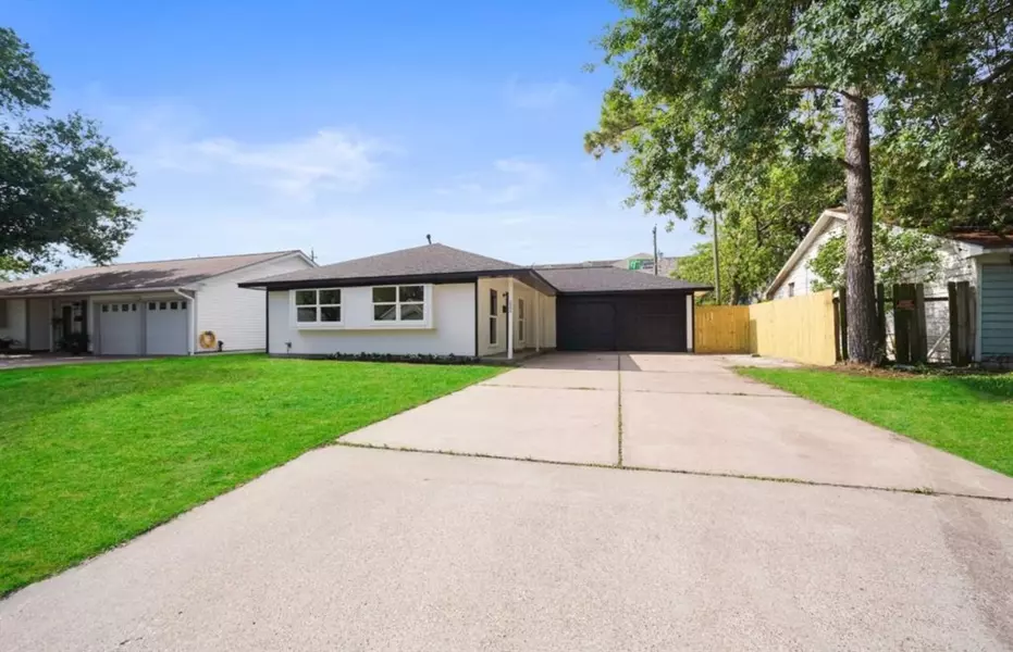 202 Sylvia ST, Deer Park, TX 77536