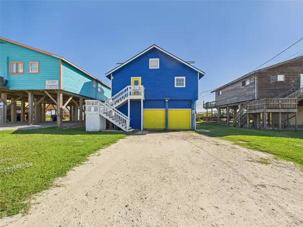 1654 Sandpebble PL, Surfside Beach, TX 77541