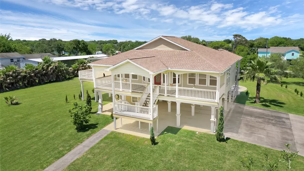 1004 8th ST, Dickinson, TX 77539