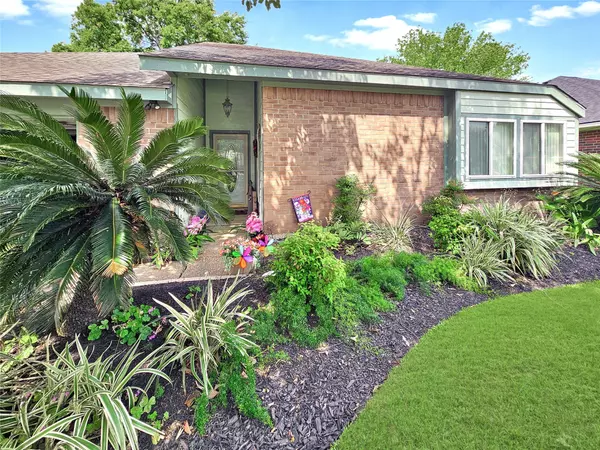 Highlands, TX 77562,311 Brompton CT