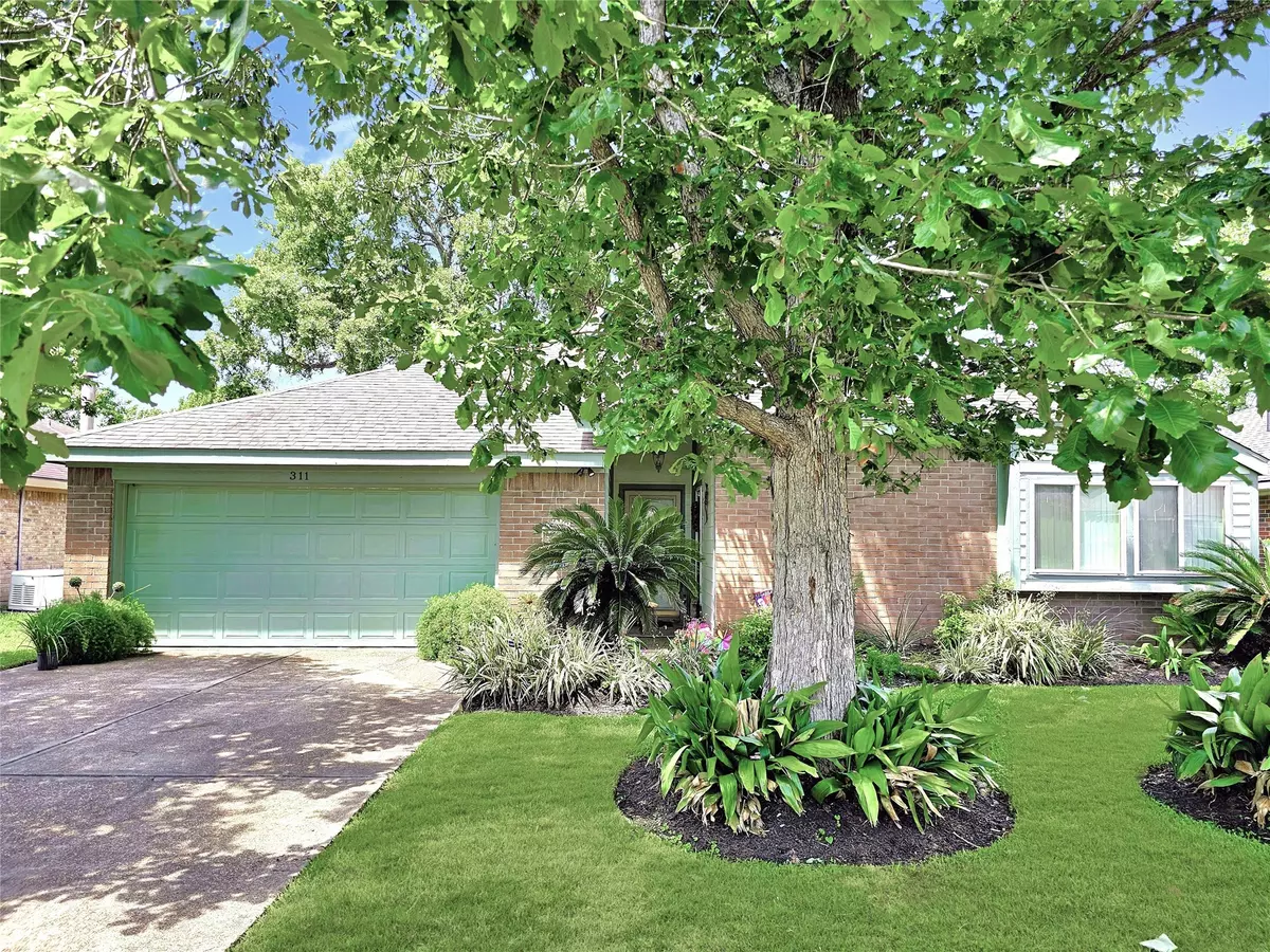Highlands, TX 77562,311 Brompton CT