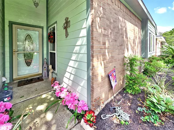Highlands, TX 77562,311 Brompton CT