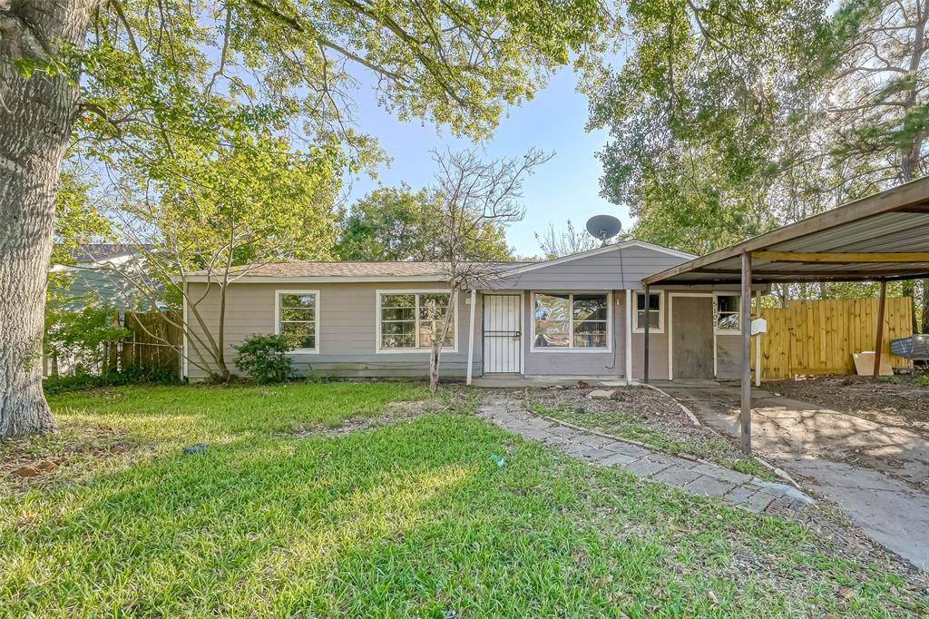 5102 Lyndhurst DR, Houston, TX 77033