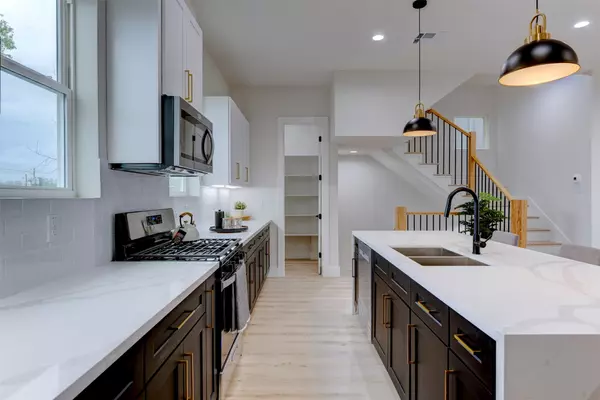 1306 Evelyn ST, Houston, TX 77009