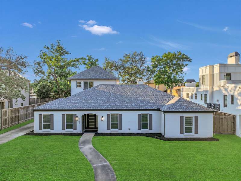 5122 Braesheather DR, Houston, TX 77096