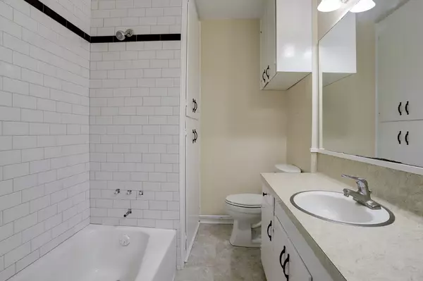 Bellville, TX 77418,213 S Holland