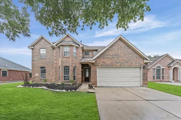 108 Sandstone Bend LN, Dickinson, TX 77539