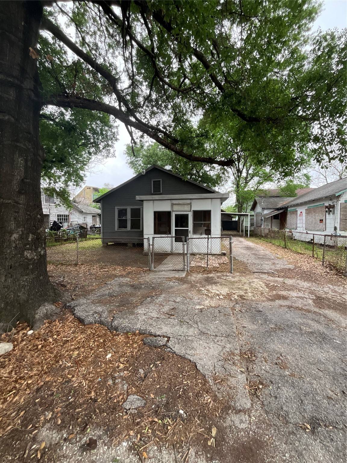 Houston, TX 77011,7310 Texas ST