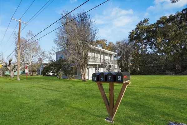 La Marque, TX 77568,819 Oak ST