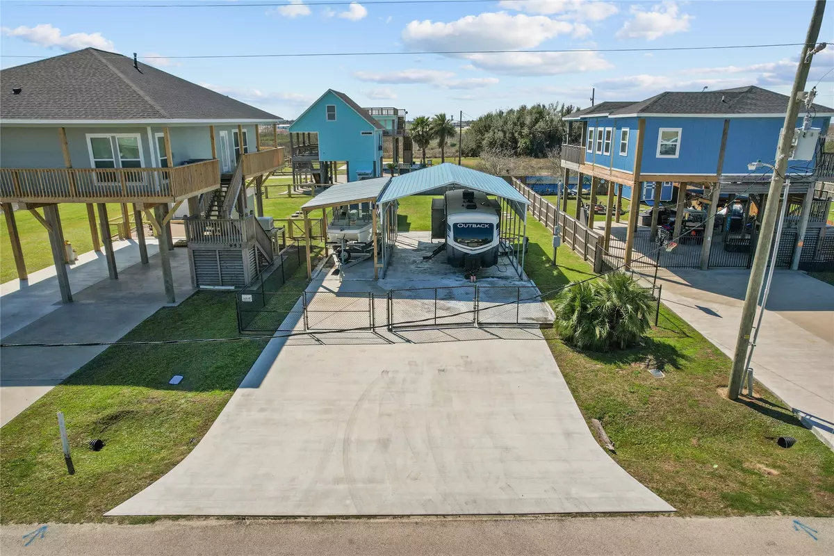 Crystal Beach, TX 77650,957 S Tinkle LN
